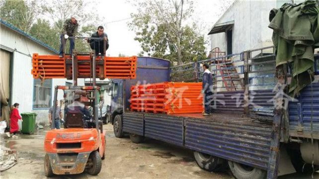 點(diǎn)擊查看詳細(xì)信息<br>標(biāo)題：發(fā)貨現(xiàn)場(chǎng) 閱讀次數(shù)：1686