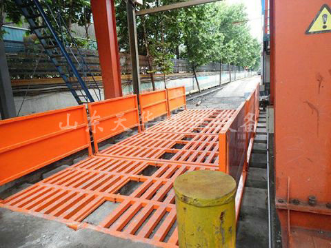 點(diǎn)擊查看詳細(xì)信息<br>標(biāo)題：濟(jì)寧唐口煤礦4X12米煤礦專(zhuān)用洗車(chē)機(jī) 閱讀次數(shù)：2488